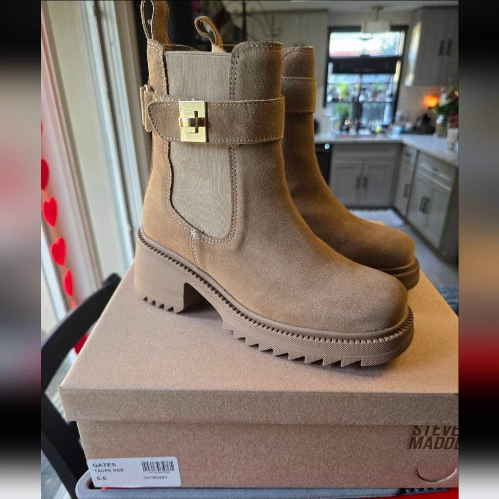 New Steve madden boots